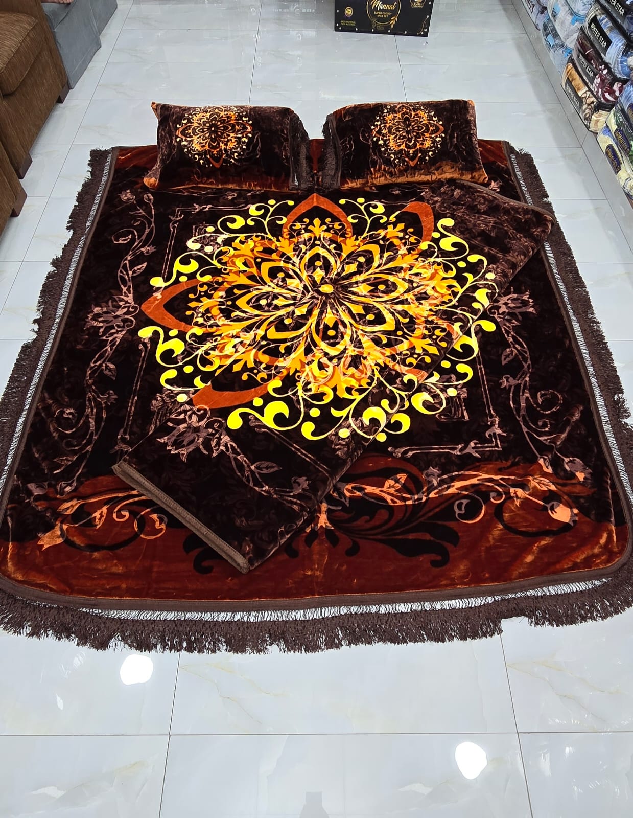 MANNAT 4 PC BEDCOVER SET