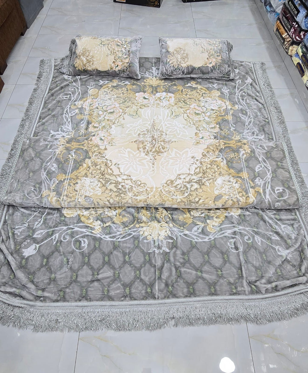 MANNAT 4 PC BEDCOVER SET