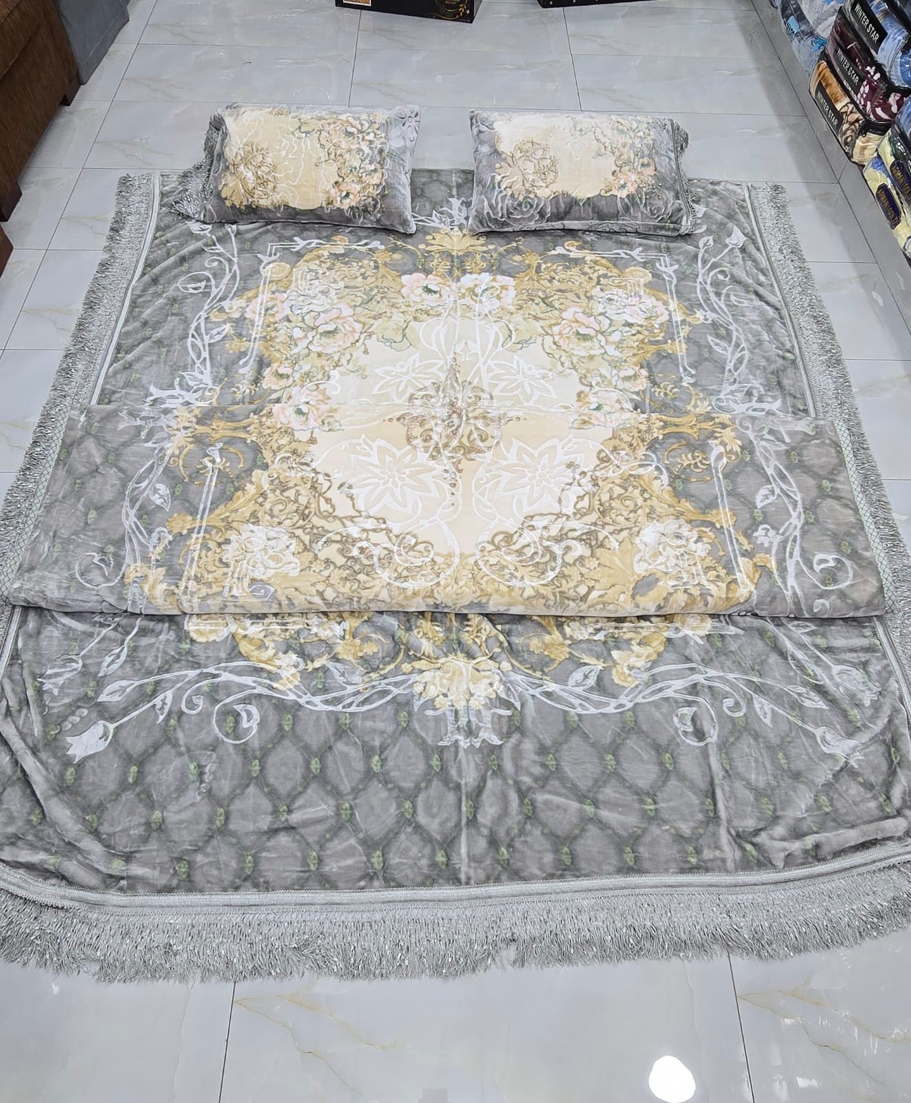MANNAT 4 PC BEDCOVER SET